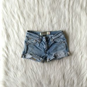 Levi's jean shorts 🌿